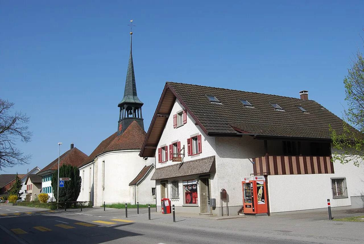 Alte Kirche und Käserei in Härkingen im Kanton Solothurn