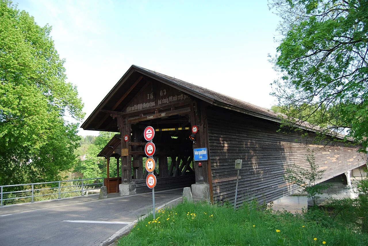 Holzbrücke über die Aare zwischen Murgenthal und Fulenbach im Kanton Aargau