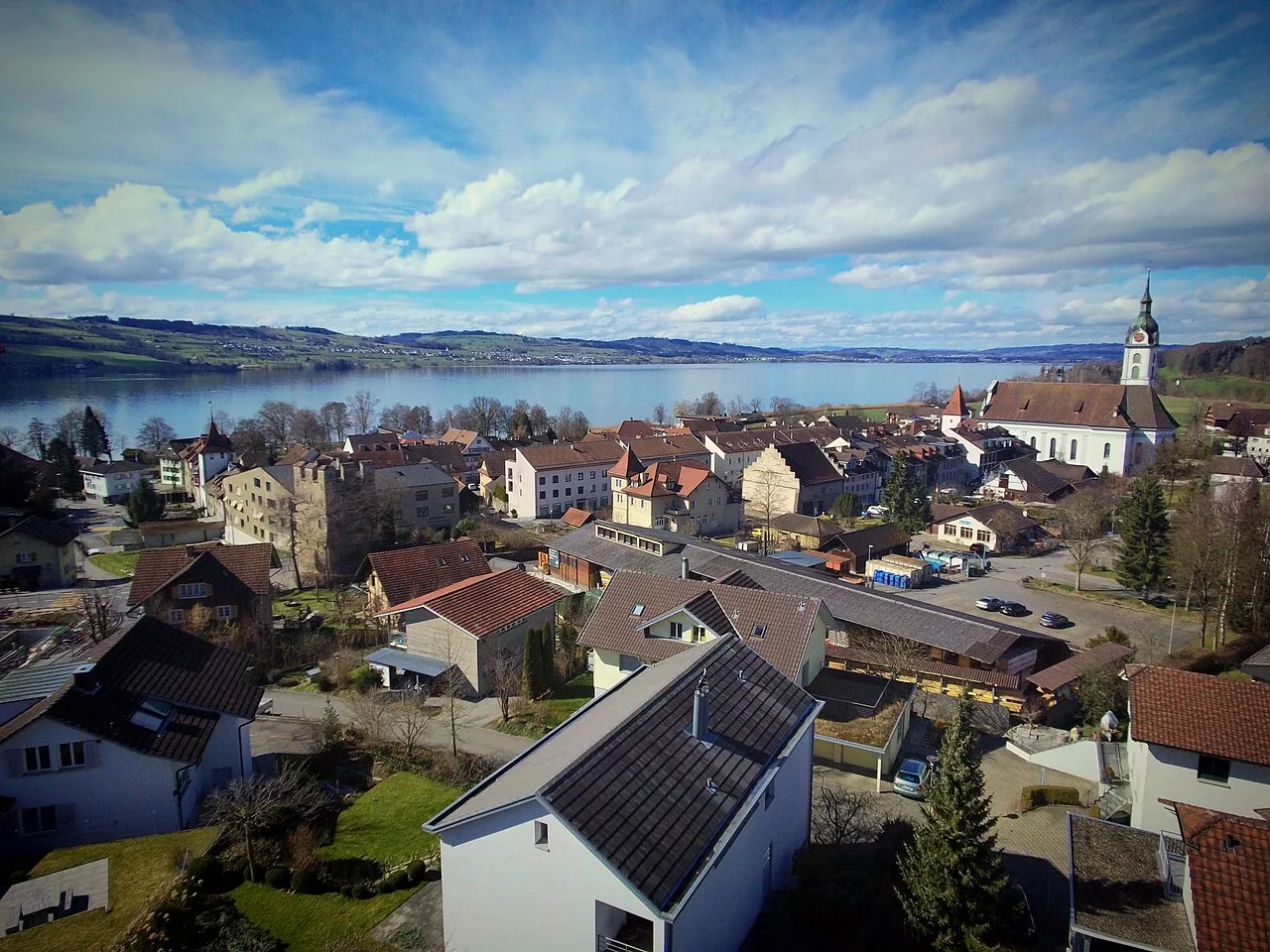 Städtchen Sempach mit Sempachersee im Kanton Luzern